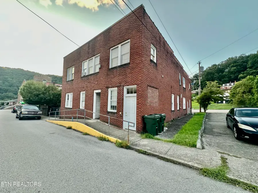 107 E Mound St, Harlan, KY 40831 - #3