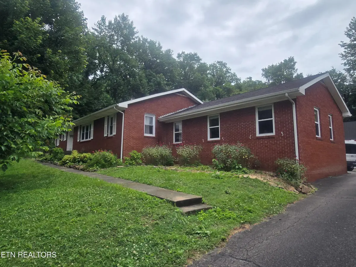 380 Vine Ave, Oneida, TN 37841 - #1