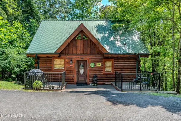 2502 N School House Gap Rd, Sevierville, TN 37876