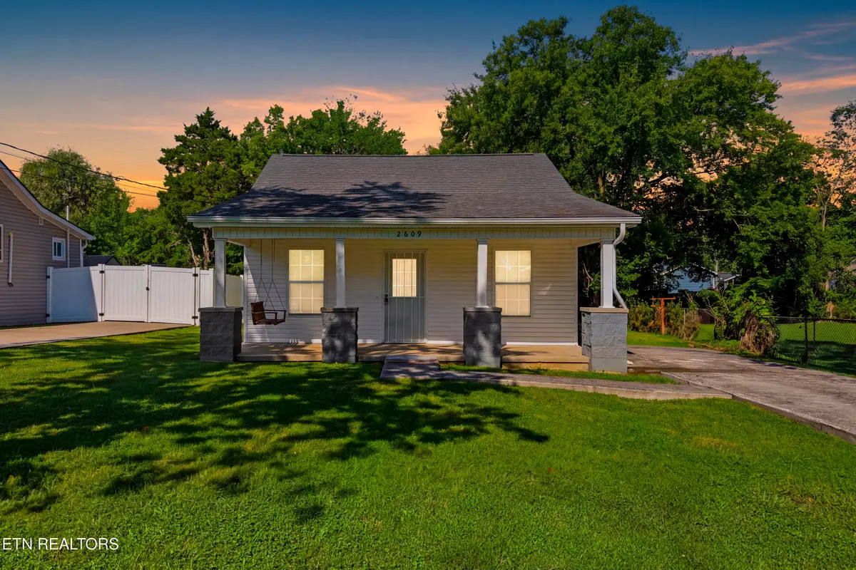 2609 NW Chillicothe St St, Knoxville, TN 37921 - #1