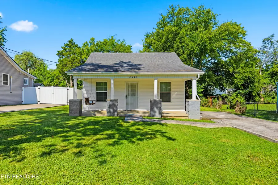 2609 NW Chillicothe St St, Knoxville, TN 37921 - #2
