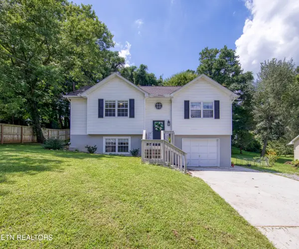 3913 Abercorn Rd, Knoxville, TN 37921