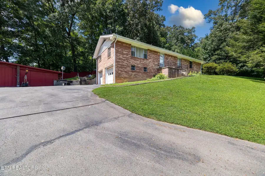 111 Forest Heights Circle, Lenoir City, TN 37772 - #2
