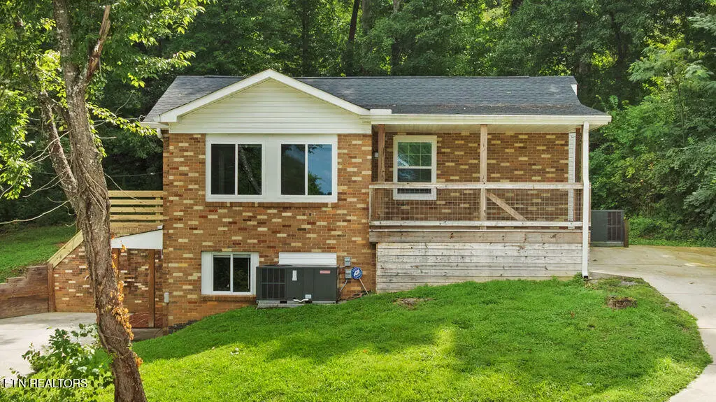 616 Kinzel Ave, Maryville, TN 37804 - #1