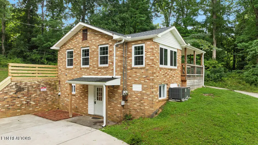 616 Kinzel Ave, Maryville, TN 37804 - #2