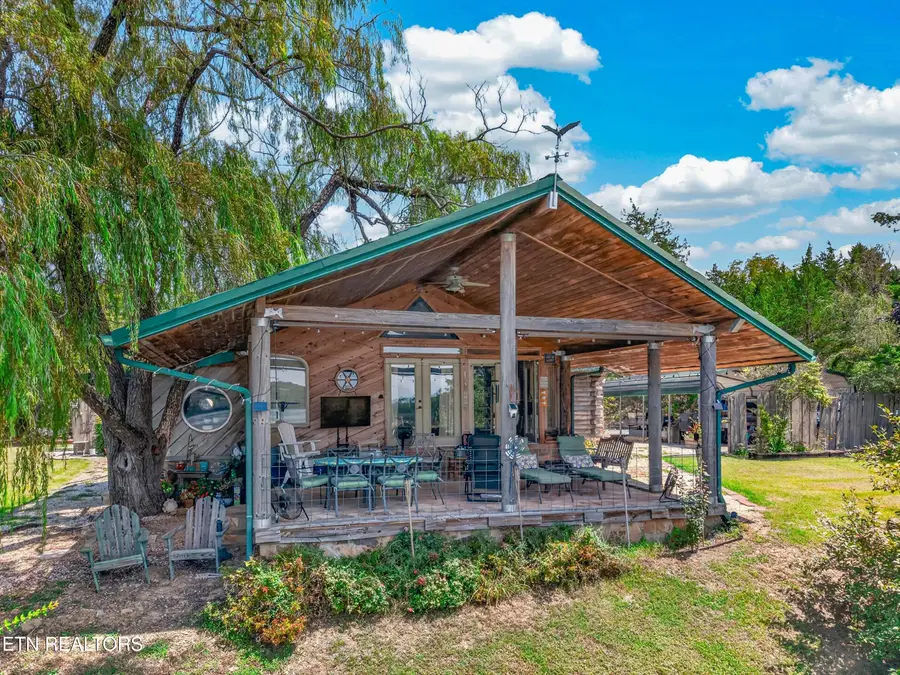 976 Lake Smoky Rd, Sevierville, TN 37876 - #2
