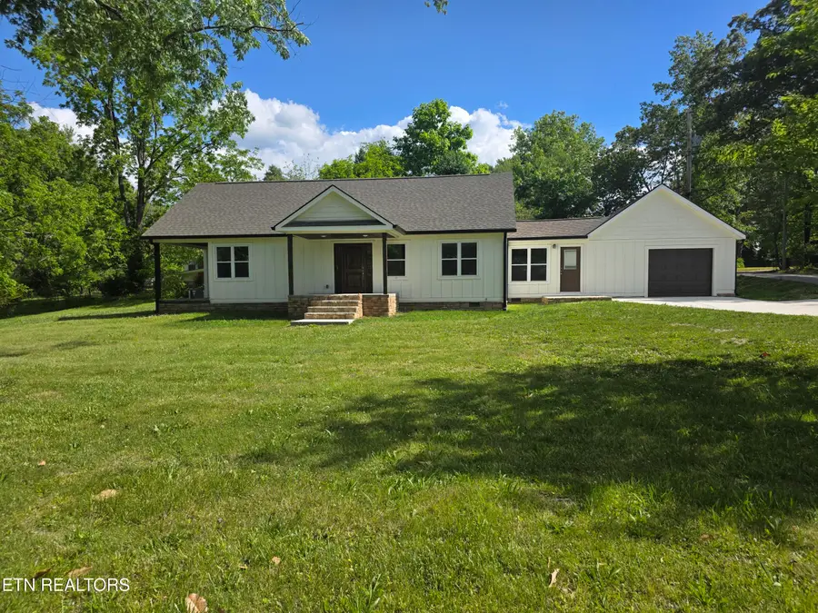 216 Lafayette St, Oneida, TN 37841 - #3