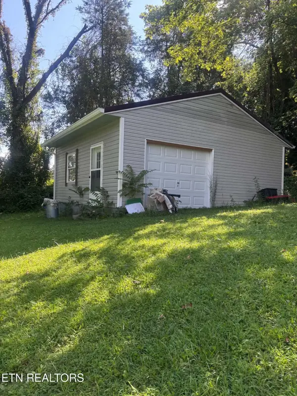 501 Back Valley Rd, Speedwell, TN 37870
