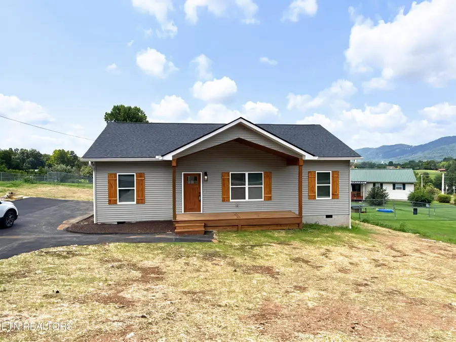 460 Glade Springs Rd, Lafollette, TN 37766 - #2