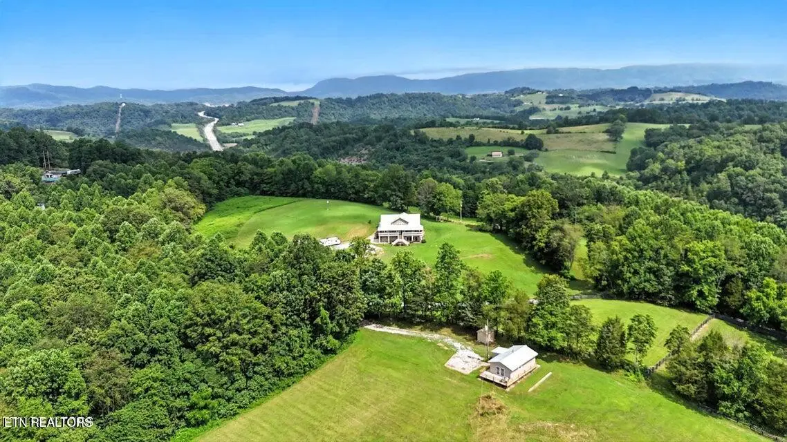 4703 Highway 25e, Tazewell, TN 37879 - #1