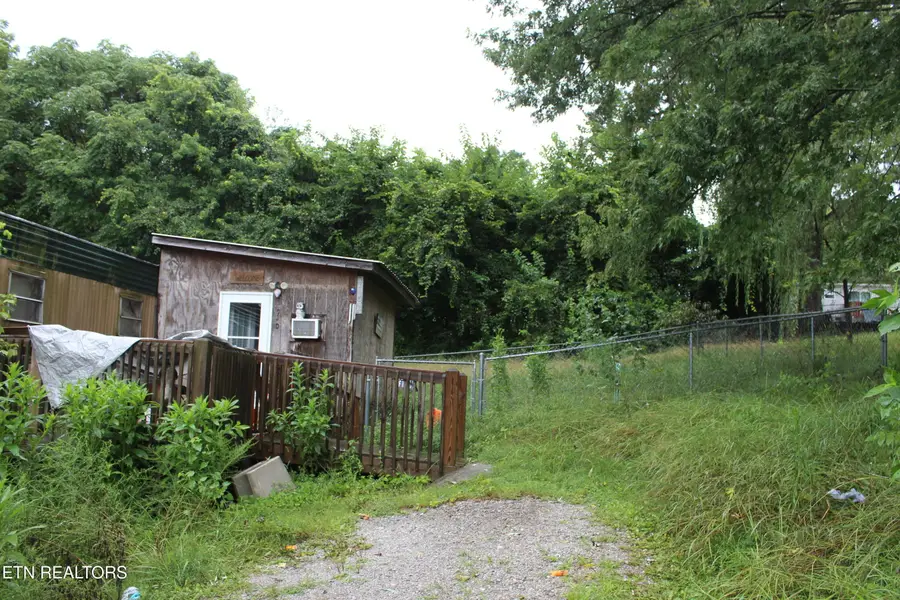 710 W Hemlock St, Lafollette, TN 37766 - #2