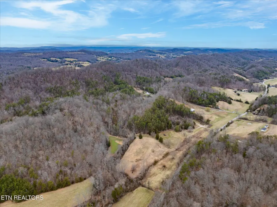 562 Hinds Creek Rd, Maynardville, TN 37807 - #3