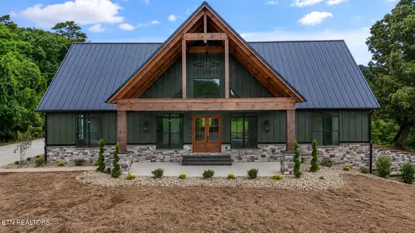710 W Dumplin Valley Rd, Dandridge, TN 37725