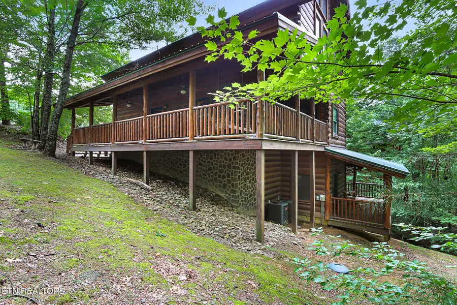 2027 Smoky Cove Rd, Sevierville, TN 37876 - #2