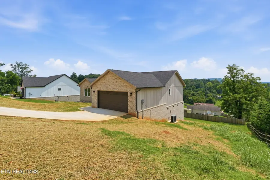 145 Middle Glen Rd, Maynardville, TN 37807 - #2