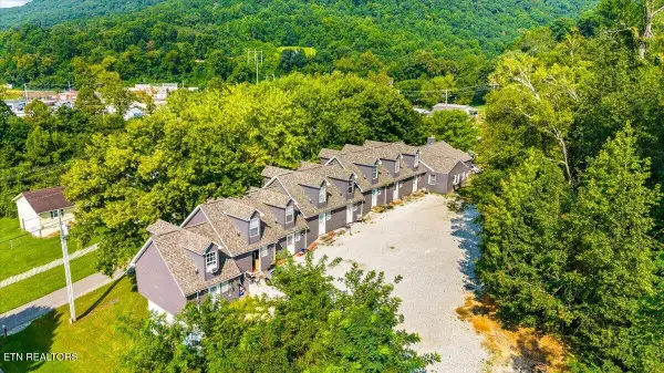 402 E Forrest St, LaFollette, TN 37766