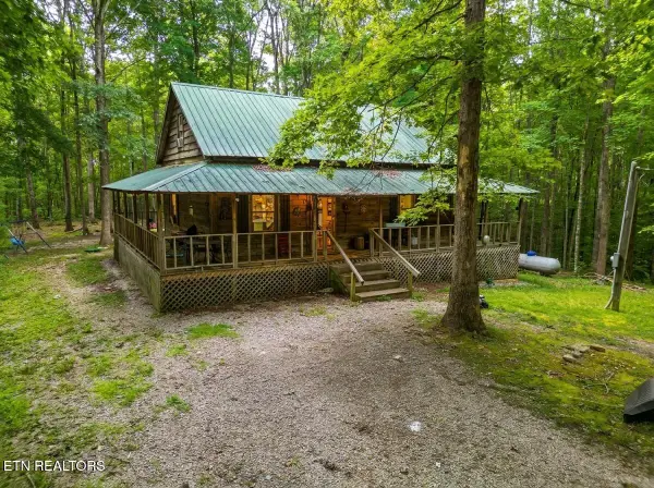 301 Joe Barnett Rd, Jamestown, TN 38556