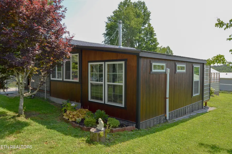 28 Cottage St, Crossville, TN 38571 - #2