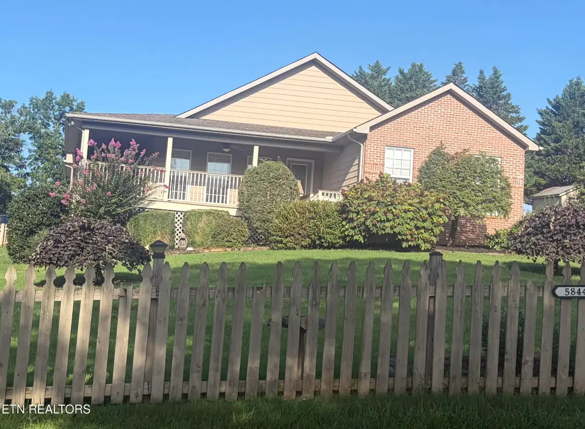 5844 Hutton Ridge Rd, Maryville, TN 37801 - #1