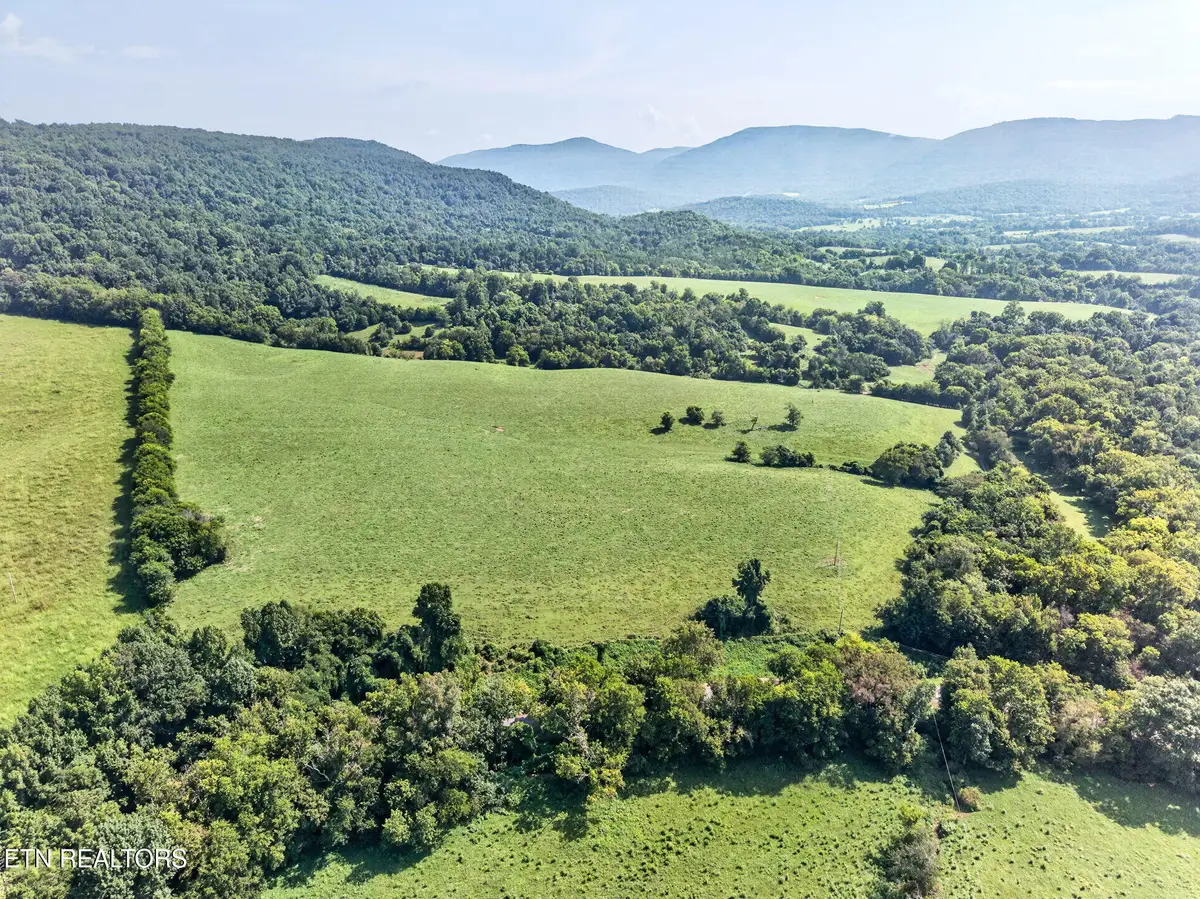 5210 Lowes Gap Rd, Pikeville, TN 37367 - #1