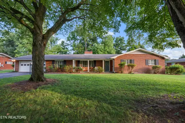 8204 Bennington Drive, Knoxville, TN 37909