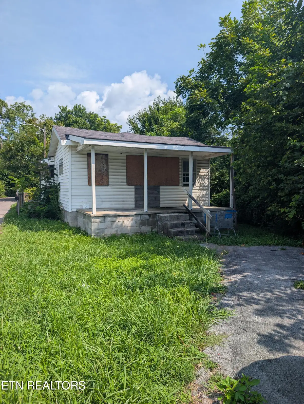 110 Danbury Ave, Middlesboro, KY 40965 - #1