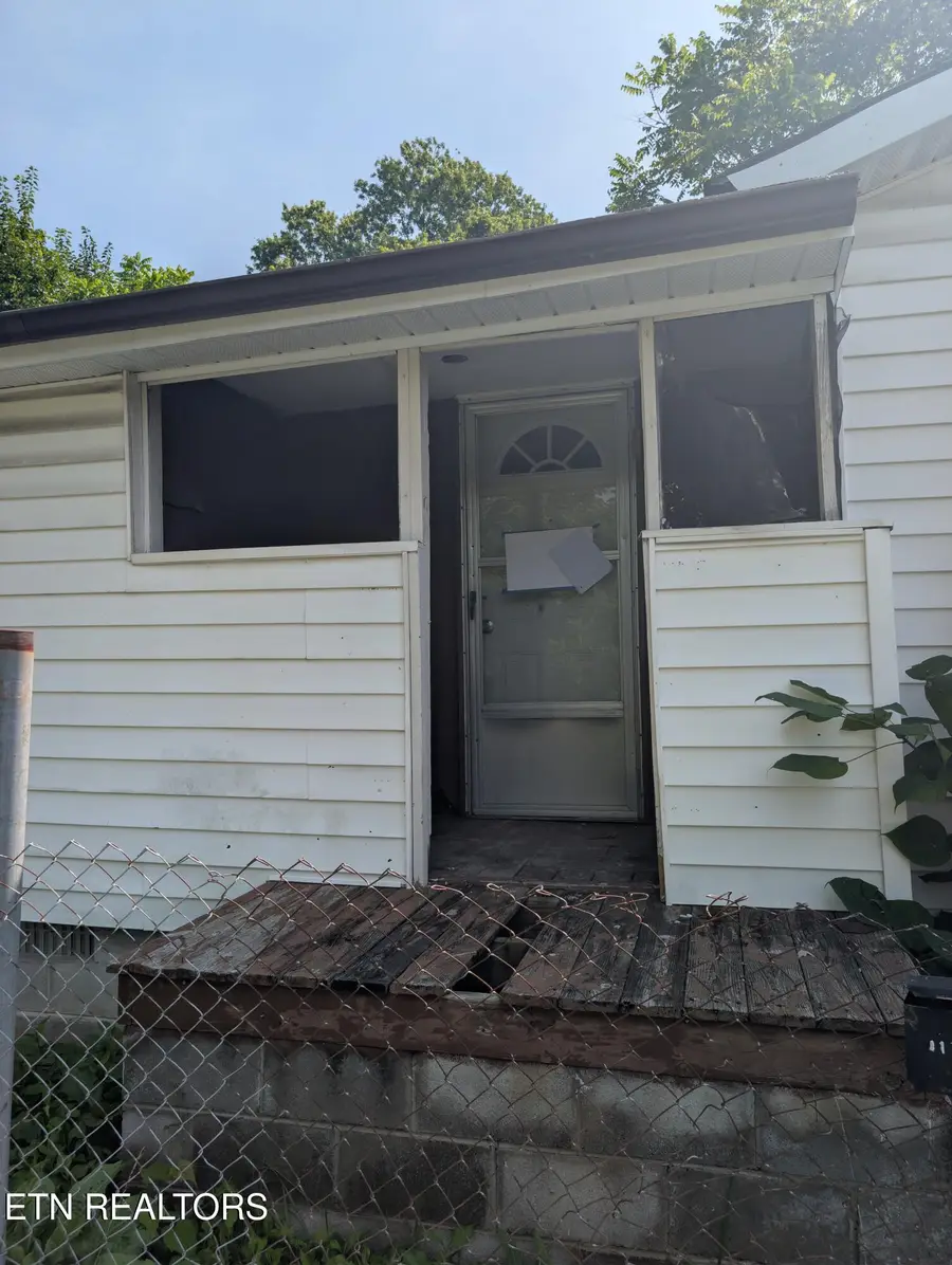 110 Danbury Ave, Middlesboro, KY 40965 - #3