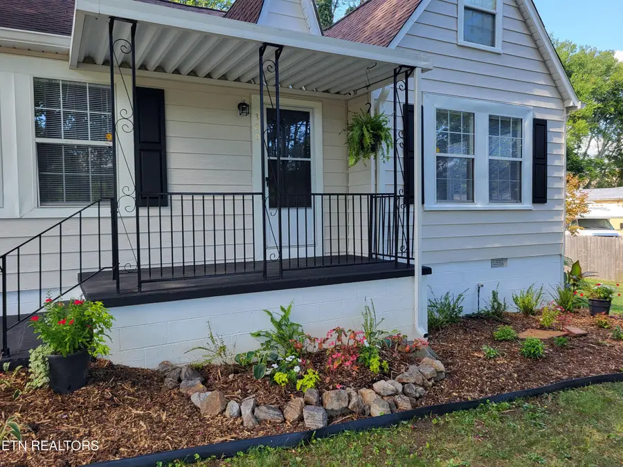 300 S Oak St, Sweetwater, TN 37874 - #2