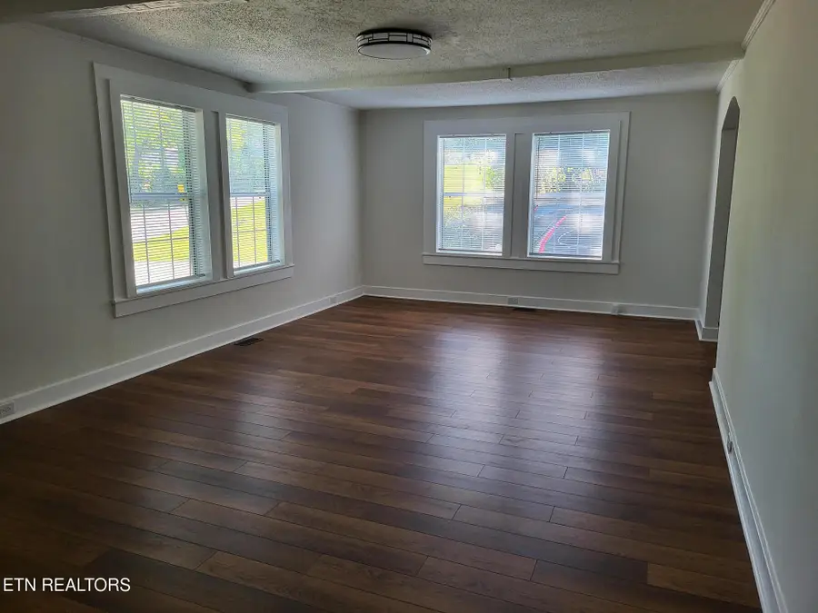 300 S Oak St, Sweetwater, TN 37874 - #3