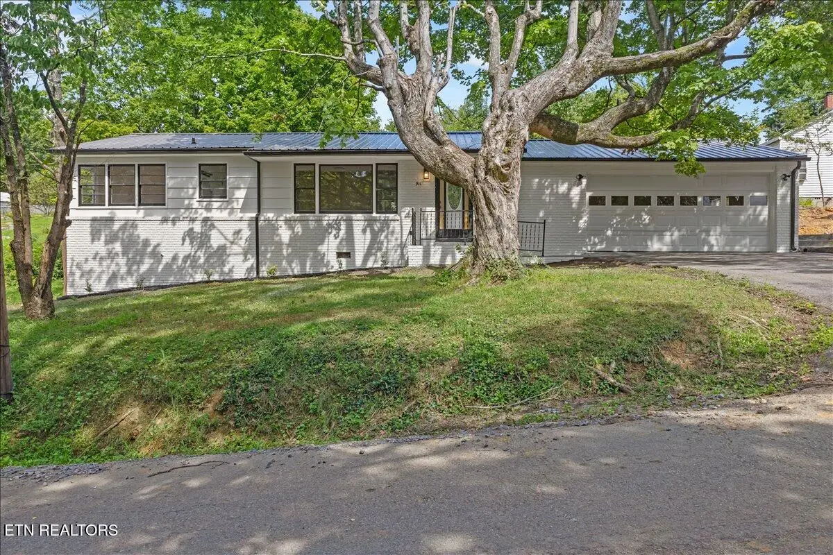 911 Georgia Ave, Athens, TN 37303 - #1