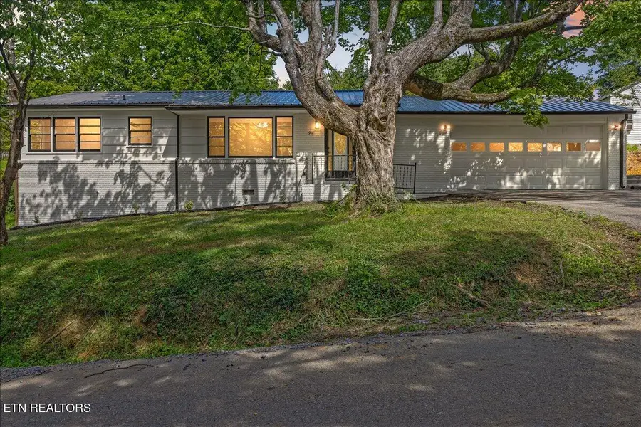 911 Georgia Ave, Athens, TN 37303 - #2