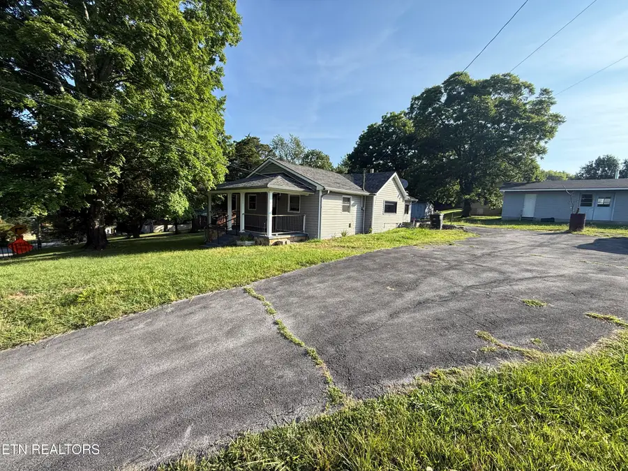 1703 Richardson St, Athens, TN 37303 - #3