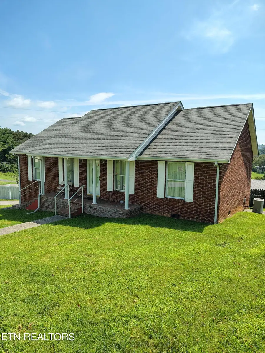 525 Fan St, Tazewell, TN 37879 - #2