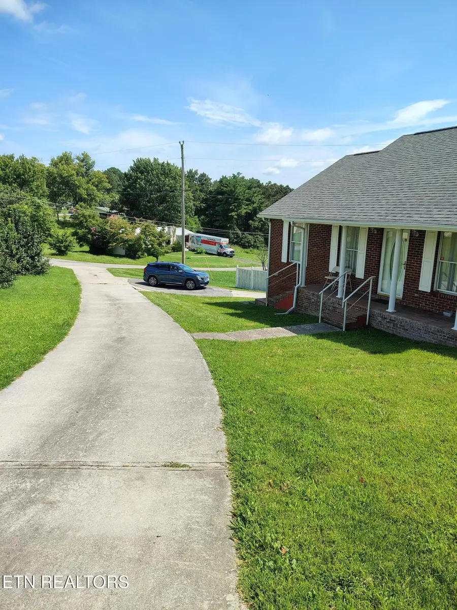 525 Fan St, Tazewell, TN 37879 - #3