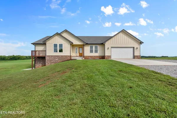 1121 Frogpond Rd, Friendsville, TN 37737
