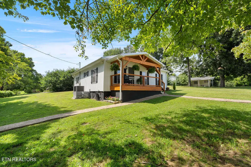 1215 Pine Top St, Lenoir City, TN 37772 - #1