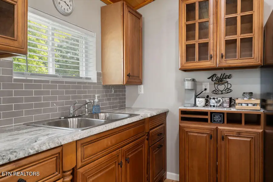 1215 Pine Top St, Lenoir City, TN 37772 - #3