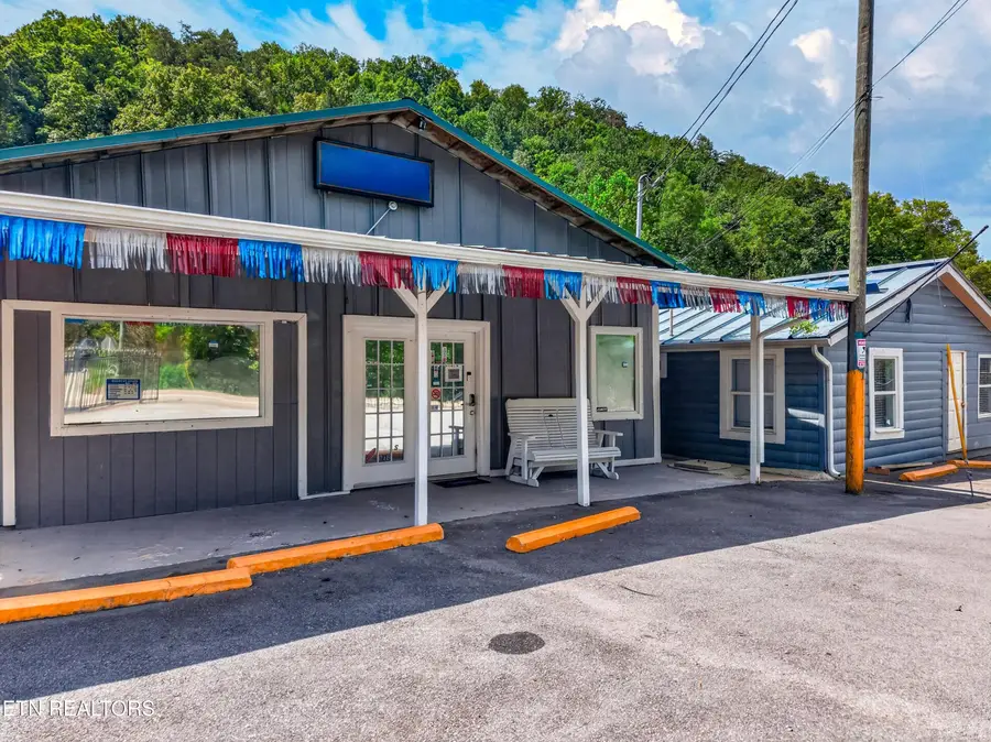 1514 Upper Middle Creek Rd, Sevierville, TN 37876 - #2