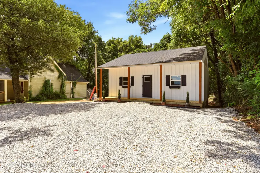 141 N Nevada Ave, Lafollette, TN 37766 - #3