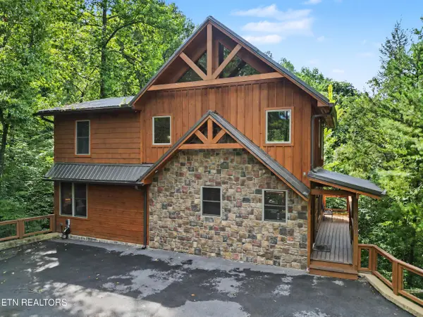 5230 Riversong Way, Sevierville, TN 37876