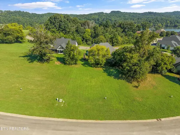 1520 Eagle Pt Drive, Loudon, TN 37774