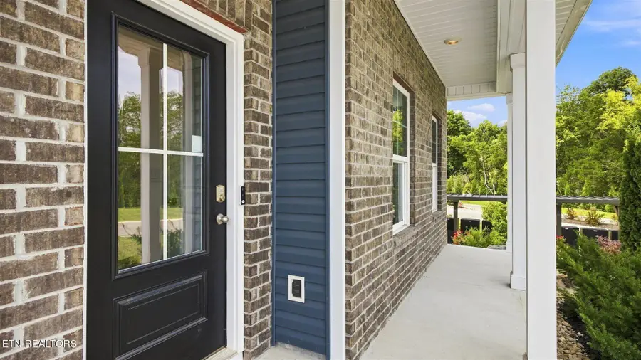 402 Villages At Hinds Creek Ln, Clinton, TN 37716 - #3