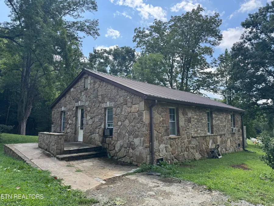 557 Half Moon Rd, Oliver Springs, TN 37840 - #2