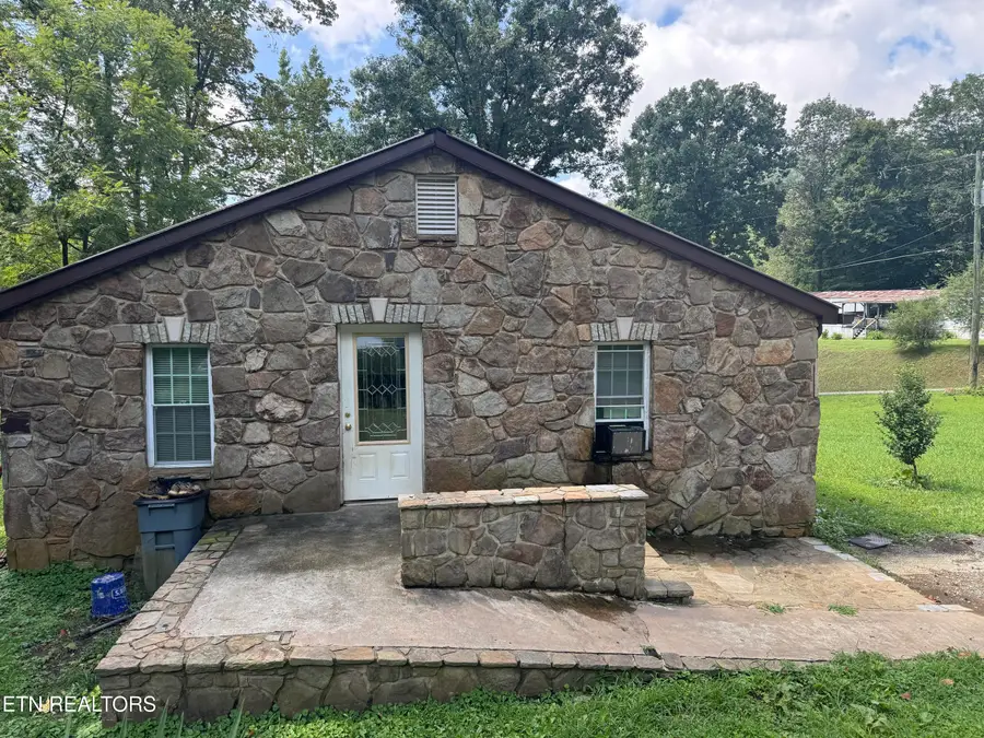 557 Half Moon Rd, Oliver Springs, TN 37840 - #3