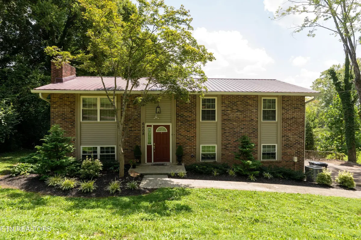 6008 Ridgewood Rd, Knoxville, TN 37918 - #1