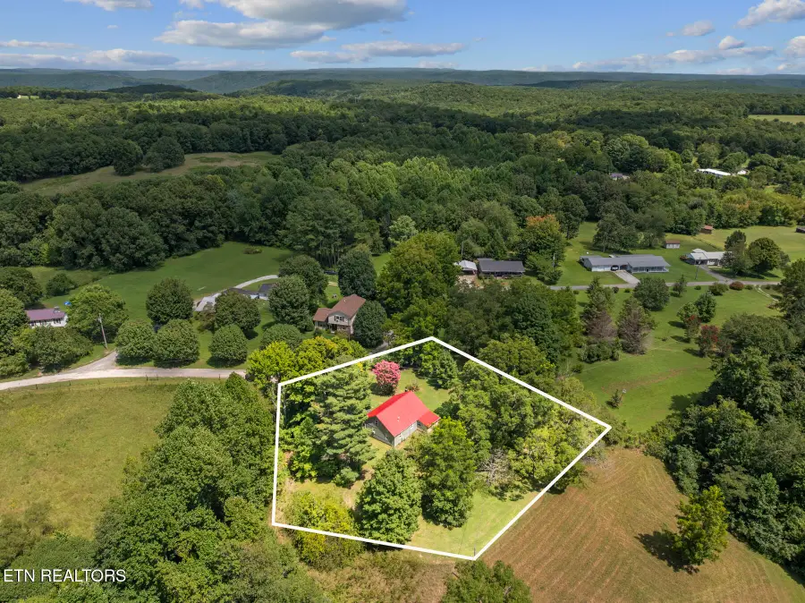 384 Woodlee St, Spencer, TN 38585 - #2