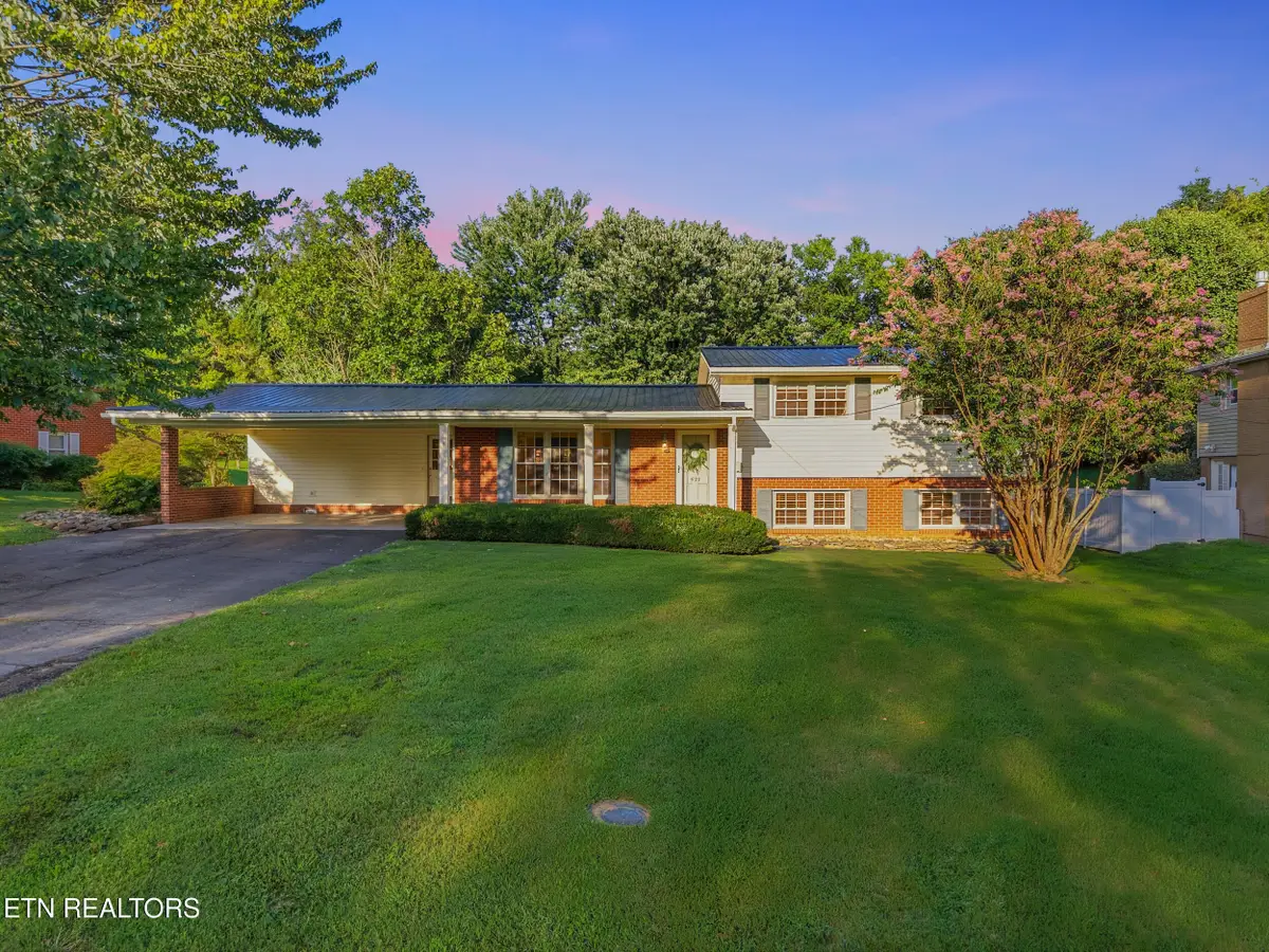 521 Oak St, Morristown, TN 37813 - #1