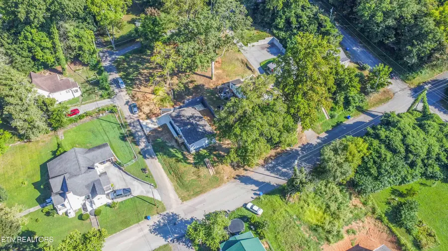 417 Sewanee St, Harriman, TN 37748 - #2