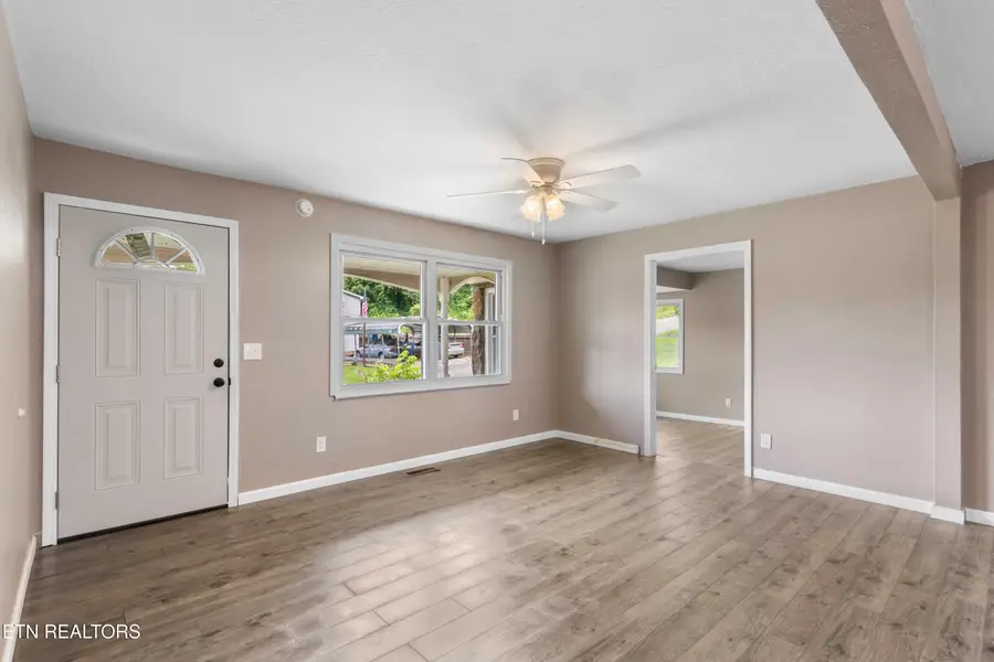 232 E Robbins St, Jellico, TN 37762 - #2