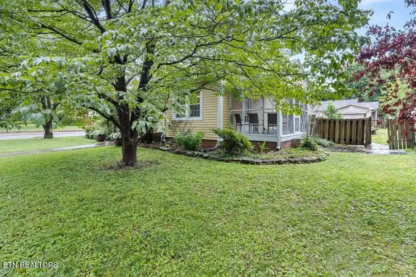 214 Broad St, Sweetwater, TN 37874 - #2